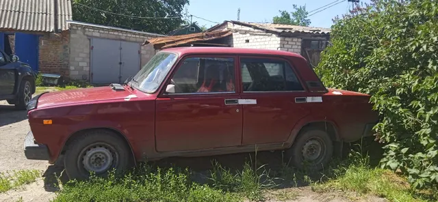 Автомобиль ВАЗ 2107, год выпуска не установлен, г/н У915АХ181, VIN: XTA21070072507337, в кузове красного цвета.