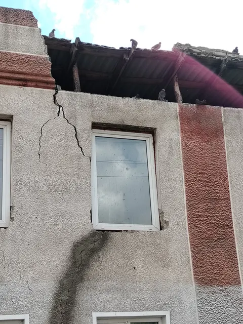 1) Нежилое помещение № 1; 2) Нежилое помещение № 2; 3) земельный участок