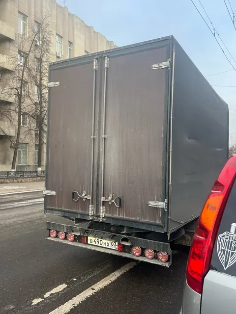 Грузовой бортовой автомобиль марка/модель 278831, 2011 г.в., г/н В490НХ03, VIN Х8В278831В00007806, номер кузова 330230В0131905, номер шасси отсутствует, номер двигателя А0304868, цвет белый. Начальная цена продажи 522 000 руб. Задаток 78320 руб.