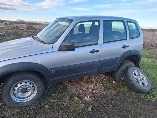 Автотранспортное средство - LADA NIVA  цвет кузова – серый, (VIN) X9L212300L0712380 2020 года выпуска,  государственный номер Е 761 ОХ 716, Автомобильное газобаллонное  оборудование 2021 года выпуска.