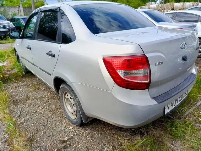 Легковой автомобиль LADA 219010 LADA GRANTA ; 2018г.в.; г/н У409ХВ12; VIN XTA219010J0526870,  противотуманные фары отсутствуют, лобовое стекло треснутое