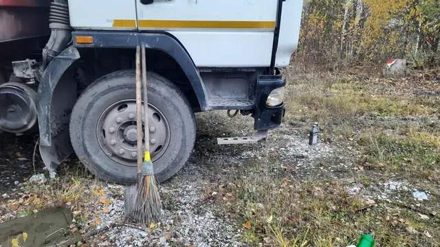 Мусоровоз КО-427-34 на шасси МАЗ-5340В2 ПТС 57 Н699924, выдан ОАО "Мценский завод Коммаш", 31.12.2013; идентификационный номер (VIN) Х5Н427344D0000022 модель, номер двигателя ЯМЗ-5363. D0007040, Шасси (рама) №YЗМ5340В2D0000022, кузов (прицеп) № отсутствует, цвет белый, номер К358ВУ142