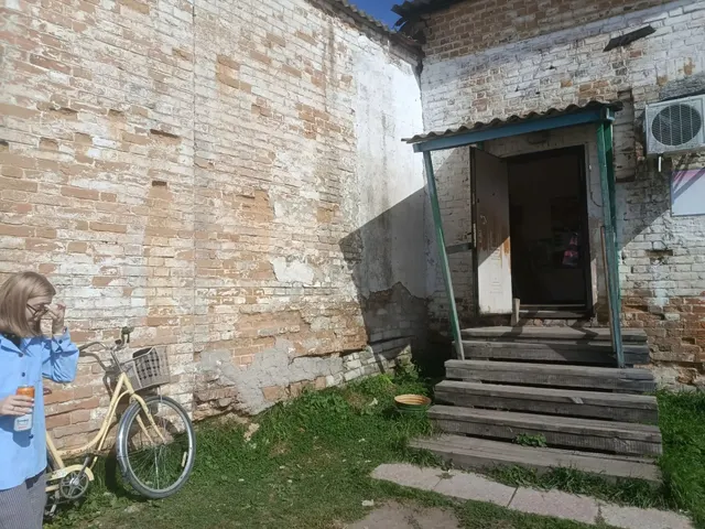 Нежилое здание, общей площадью 94,9 кв.м., КН 66:11:4701001:237, расположенное по адресу: Свердловская область, Ирбитский район, с. Белослудское, ул. 60 лет Октября, д. 1в