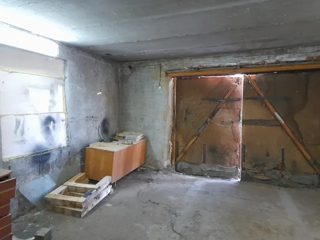 Нежилое помещение, площадью 32,3 кв.м., находящееся в здании гаража, расположенного по адресу: Российская Федерация, Вологодская обл, Тотемский р-н, г Тотьма,  ул Белоусовская, д 34а, гараж 2