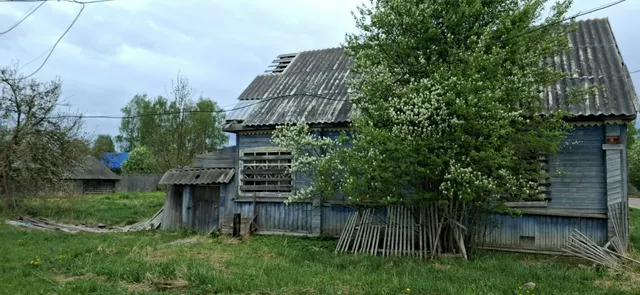 Жилой дом с земельным участком (подлежащий капитальному ремонту)
