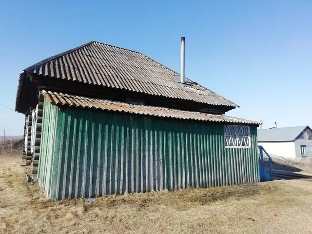 Здание библиотеки 62,4 кв.м. с земельным участком 133,00 кв.м. местоположение: Кемеровская область - Кузбасс, Гурьевский муниципальный округ, д. Кулебакино, ул.Советская,50