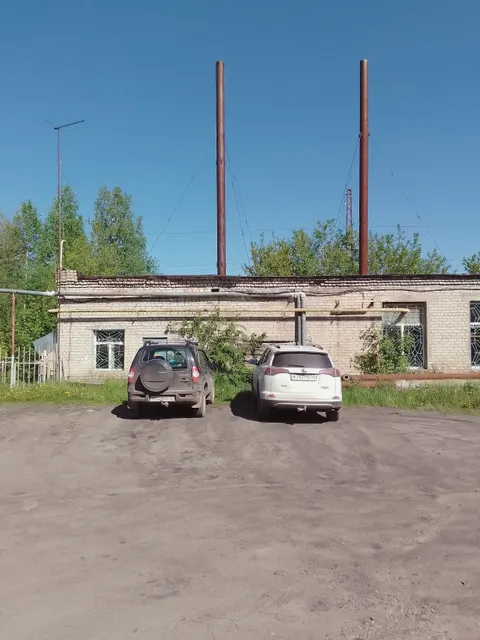 Здание с кадастровым номером 43:24:351028:121 с оборудованием и земельным участком