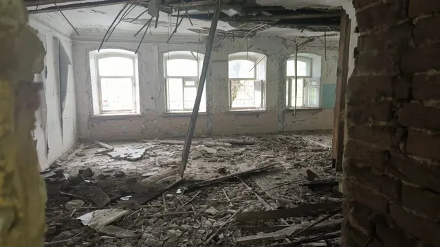 Комплекс объектов недвижимости: Ворота (литера1) площадью 8,2 кв.м; забор (литера2) протяженностью 8,5 кв.м; нежилое здание (литера А,а) площадью 197,7 кв.м;  кадастровый номер 64:50:010727:235, расположенное по адресу: Саратовская область, г. Энгельс, ул. Телеграфная, д. 12, с земельным участком площадью 1000 кв.м, с кадастровым номером 64:50:010727:11, местоположением: Саратовская область, г. Энгельс, ул. Телеграфная, д. 12