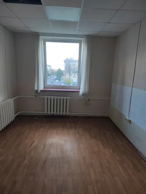 Недвижимое имущество - встроенные нежилые помещения общей площадью 126,9 кв. м, расположенные на 3-м этаже офисной части здания Универмага «Карелия» по адресу: г. Петрозаводск, ул. Кирова, д. 2 (помещение № 2-9; 11-14 ).