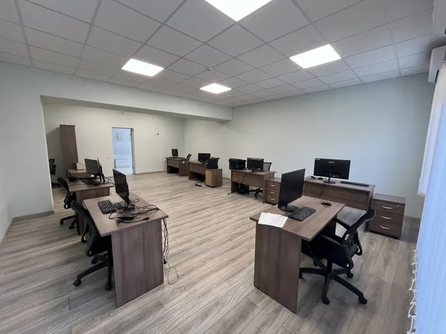 Часть нежилого помещения с кадастровым номером: 15:09:0030802:1808, общей площадью 576,3 кв. м., а именно кабинет № 412 общей площадью 52,0 кв. м., расположенный на четвертом этаже здания, находящегося по адресу: Республика Северная Осетия - Алания, г. Владикавказ, проспект Доватора, д 12.