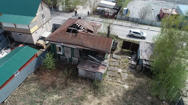 Здание (объект культурного наследия регионального значения в неудовлетворительном состоянии ), находящееся в государственной собственности Ханты-Мансийского автономного округа – Югры, общей площадью 81,8 кв. м с кадастровым номером 86:12:0103010:101 («Жилой дом», регистрационный номер в едином государственном реестре объектов культурного наследия (памятников истории и культуры) народов Российской Федерации 861911331830005)