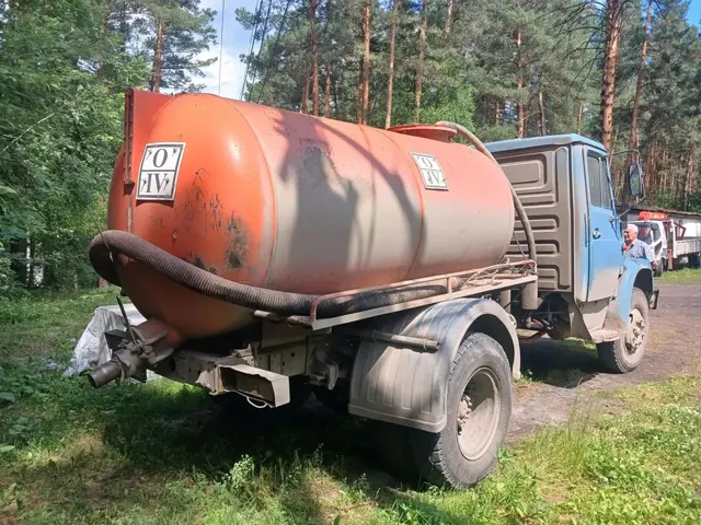 ЗИЛ 433362 1995 года выпуска, государственный регистрационный номер Е640АС04, цвет голубой, VIN XTZ433362S3418329. ПТС отсутствует (арест, запрет на регистрационные действия).