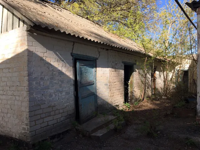 земельный участок площадью 1128 кв.м. с кадастровым номером 48:09:0630207:5 (РНФИ П11490001915) с расположенными на нем объектами недвижимого имущества: баклаборатория с кадастровым номером 48:09:0000000:587 (РНФИ П12490000777), административное здание с кадастровым номером 48:09:0000000:586 (РНФИ П12490004417), гараж с кадастровым номером 48:09:0000000:583 (РНФИ П12490004418), по адресу: Местоположение установлено относительно ориентира, расположенного в границах участка. Почтовый адрес ориенти