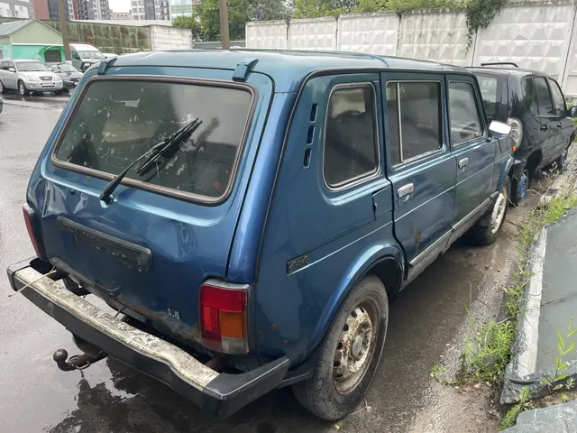 Продажа автомобиля ВАЗ - 21310, 2004 года выпуска