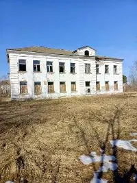 Здание, назначение: нежилое, этажность: 2, общая площадь 2413,1 кв.м., кадастровый номер 43:09:310116:251, с земельным участком, категория земель: земли населенных пунктов, разрешенное использование: для эксплуатации учебного корпуса, кадастровый номер 43:09:310116:75, общая площадь 9177,0 кв.м., расположенное по адресу: РФ, Кировская область, м.р-н Зуевский, г.п. Зуевское, г. Зуевка, ул. Степана Халтурина, д. 6.