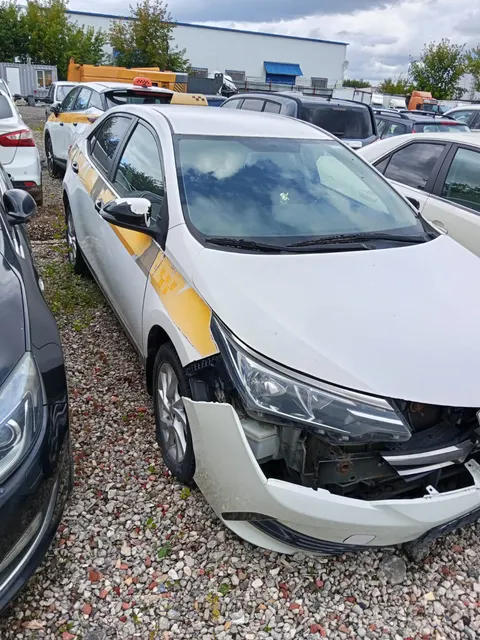 АМТС ТОЙОТА КОРОЛЛА, 2018гв, г/н Е162НР797, цвет белый желтый серый, VIN NMTBB0JE60R272173
