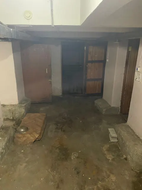 Нежилое помещение,  находящееся в казне городского округа город Кумертау Республики Башкортостан, расположенное по адресу: Республика Башкортостан,  город Кумертау, ул. К.Маркса, д. 13, помещение 5,   с кадастровым номером 02:60:010130:148