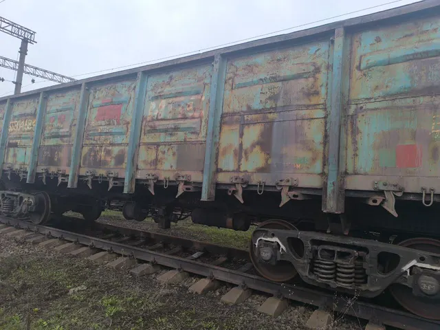 4-осные полувагоны с люками в полу без тормозной площадки