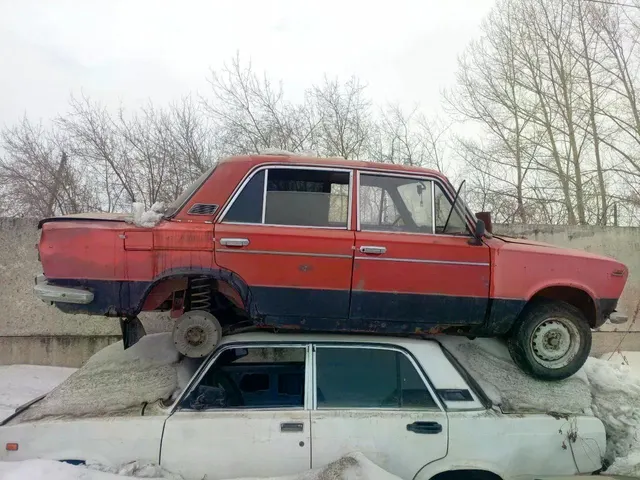 Автомобиль ВАЗ 21033, без г/н , 1981 г.в., кузов № 2103 1169553, двигатель № 5188626, цвет красный, комплектность и состояние  не проверялась данное  имущество обращено в доход государства. Находится в г. Ачинск  (Документы отсутствуют)