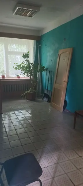 Нежилое помещение № 2 площадью 10,9 кв.м, расположенное на 1 этаже здания по адресу: Вологодская область, муниципальный округ Нюксенский, с. Нюксеница, ул. Садовая