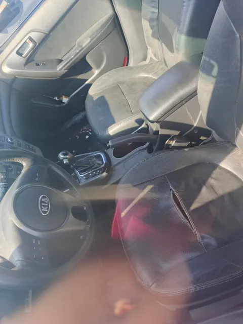 Автомобиль KIA Forte г.р.з. Х 935 КР 72 KNAFW515BBA333755  ТС обременено ЗАЛОГОМ (ЛИЗИНГ), который остается на имуществе, согласно ГК РФ (покупатель оплачивает залог самостоятельно). ТС имеет ограничения ФССП на регистрационные действия (ключи и документы отсутствуют, техническое состояние не проверялось, пробег не известен). Имущество продается в том виде, в каком оно есть, в случае продажи возврату/обмену не подлежит. За скрытые дефекты имущества Продавец ответственности не несет.