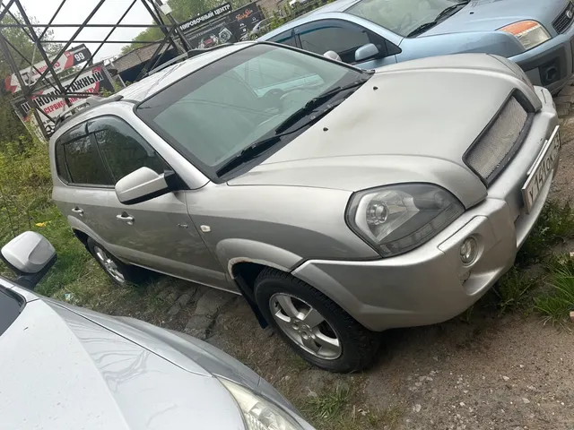 Легковой автомобиль марки HYUNDAI TUCSON 2.0 GLS MT, 2004 г.в., цвет серебристый, г/н У141ОK43, VIN: KMHJN81BP5U033987