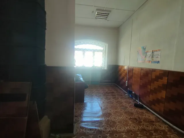 Нежилое помещение, площадью 127,3 кв.м, с кадастровым номером 45:06:033406:605, расположенное по адресу: Курганская область, Каргапольский район, с. Чаши, ул. Советская, здание 15