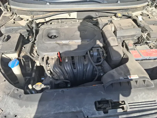 HYUNDAI SONATA (VIN XWEE341FBK0001043)