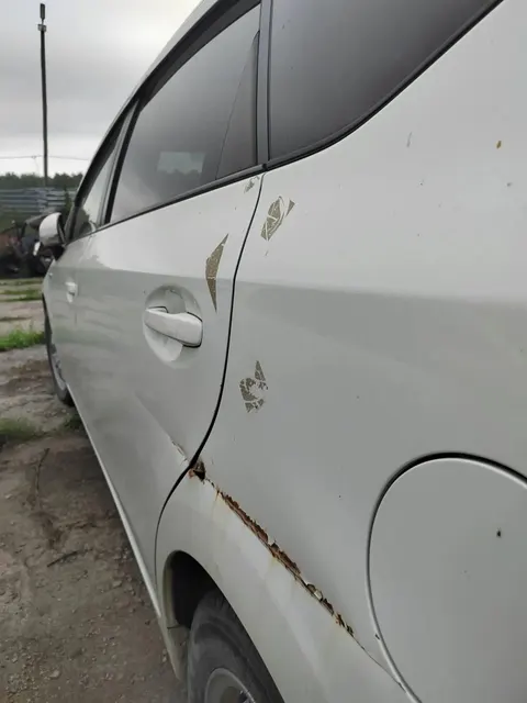 Автомобиль Toyota Prius, г/н О696РВ124, 2015г.в., № кузова ZVW413401107, отсутствует высоковольтная батарея, элементы салона, данный автомобиль использовался в такси, рабочее состояние  не проверялась данное имущество обращено в доход государства, находится в г. Уяр (Документы и ключи отсутствуют