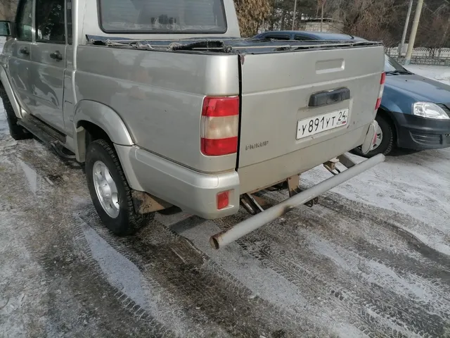 Грузовой бортовой автомобиль УАЗ 23632 UAZ PICKUP, 2010г.в., г/н У891УT24, VIN ХТТ236320А0003506, номер кузова ХТТ236320А0003506, номер шасси 23630А0550090, номер двигателя 409040, А3001171, цвет сереб желт металлик. Начальная цена продажи 447 950 руб. Задаток 67200 руб.