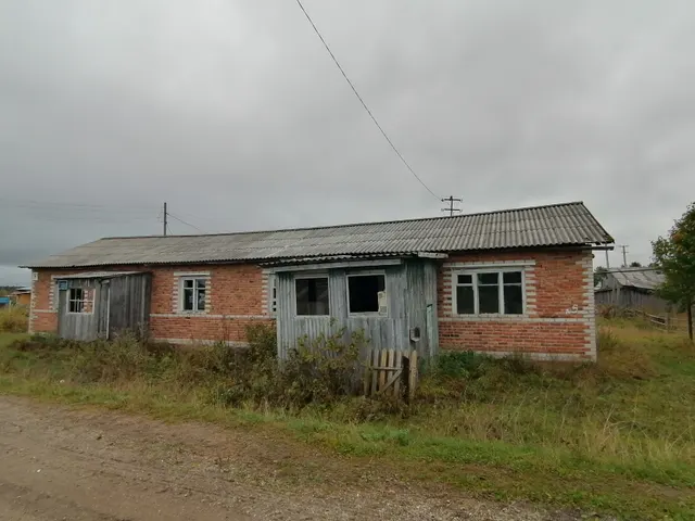 Государственное имущество, находящееся в собственности Республики Коми, расположенное по адресу: Республика Коми, г. Ухта, д. Лайково, ул. Центральная, д. 1 с земельным участком