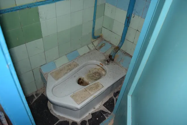 Нежилое здание  и земельный участок, на котором оно расположено