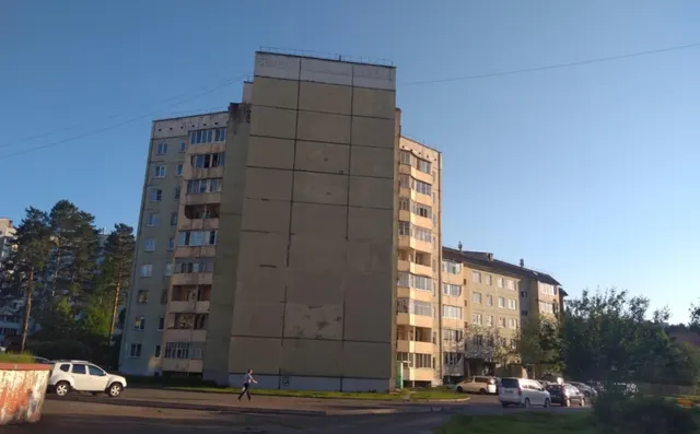 1/4 доля в праве на квартиру, площадью 66 кв.м, кадастровый №24:58:0312002:1819, расположенная по  адресу: Красноярский край, ЗАТО Железногорск, г. Железногорск, пр-кт. Ленинградский, дом 75, кв.39. Начальная цена продажи 1 214 000 руб. Задаток 182150 руб.
