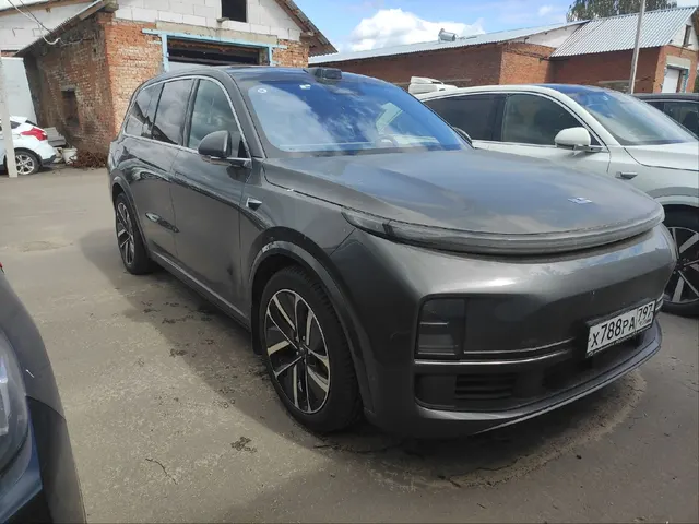 Легковой автомобиль LIXIANG L9, 2023 года выпуска, идентификационный номер (VIN): HLX33B128P0130645, № кузова (прицепа): HLX33B128P0130645, шасси (рамы): отсутствует, мощность двигателя: 197 л.с., 144,9 кВт, объем двигателя: 1496 куб.см, цвет: серый, гос. номер Х788РА797