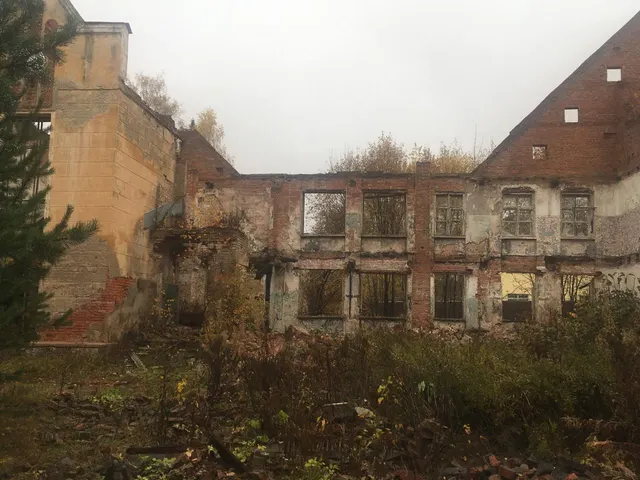 Имущество, находящееся в собственности Ярославской области, расположенное по адресу: Ярославская область, р-н Тутаевский, п. Красный Бор, ул. Верхняя Дача, д. 11, с земельным участком
