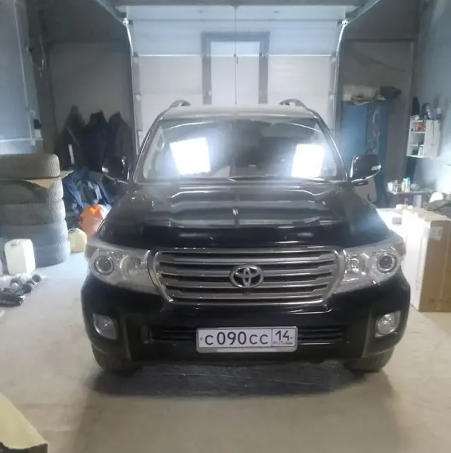 Toyota Land Cruiser 200, 2012 г.в., г/н С090СС14, цвет ЧЕРНЫЙ, VIN JTMHX05J204009663. Собственник ГУП ЖКХ РС(Я).