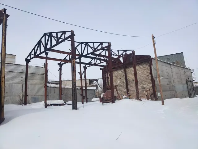 "Мастерская" с прилегающим земельным участком