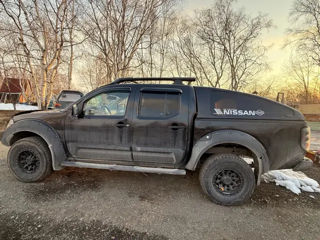 Автомобиль Nissan Navara, 2012 года выпуска, цвет - черный, государственный номер В936АА41, идентификационный номер (VIN) VSKCVND40U0505810, номер двигателя УD25809565B, мощность двигателя - 190 л.с, объем двигателя - 2488 куб. см.