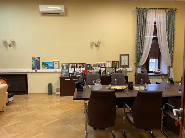 Право заключения договора субаренды недвижимого имущества, находящегося по адресу: г. Москва, вн. тер. г. муниципальный округ Арбат, ул. Поварская, д.40, стр.1, 1 этаж, комната 3, кадастровый номер здания 77:01:0001064:1003