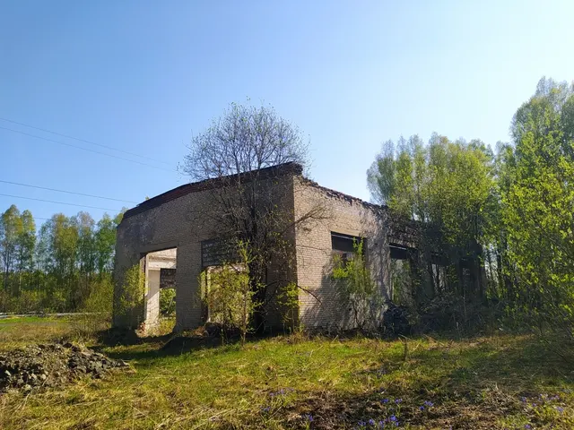 Нежилое здание общей площадью 335,1 кв.м, с кадастровым номером 70:22:0010501:262, расположенное по адресу: Томская область, городской округ ЗАТО Северск, г. Северск, Автодорога, 1/11, строение 304.