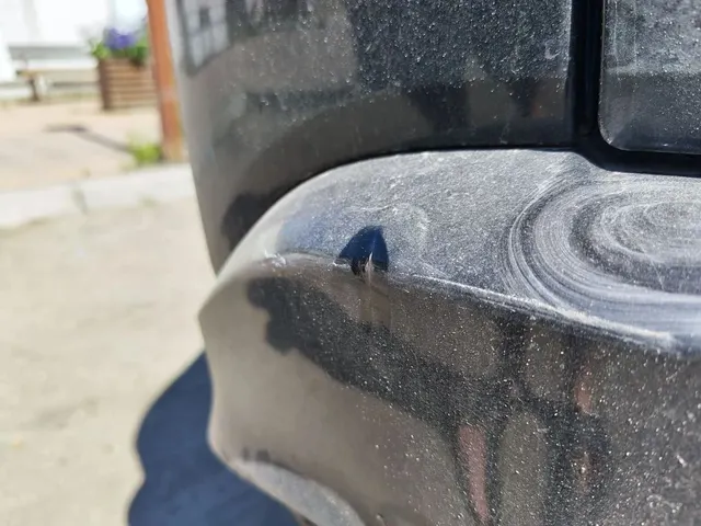 Легковой универсал; HONDA; VEZEL; 2019 г.в., г/н Р398МА75, цвет черный, VIN: RU11324780; Номер кузова (прицепа): RU11324780, ПТС отсутствует. Имеются сколы от камней, две вмятины на заднем бампере