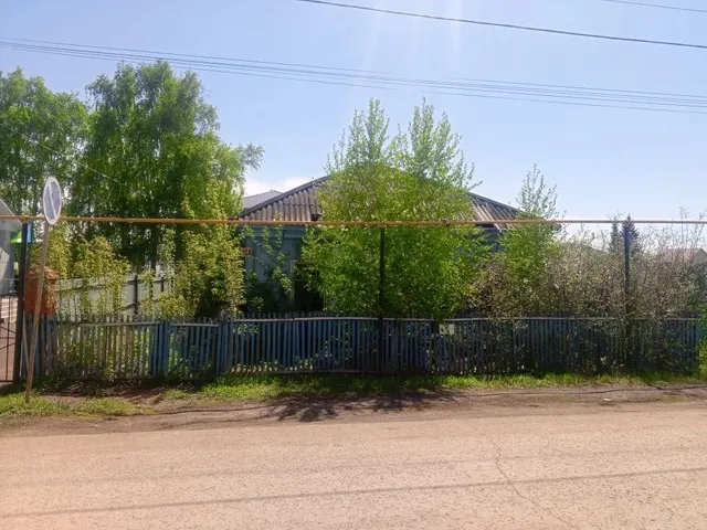 Нежилое здание, общей площадью 100,4 кв.м, с земельным участком расположенный по адресу: Республика Башкортостан, Зианчуринский район, с. Исянгулово, ул. Комсомольская, д. 10а
