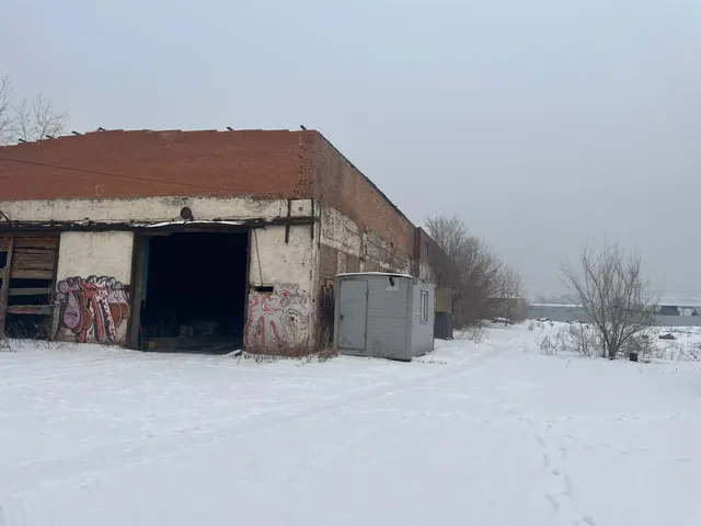 Нежилое здание - мойка, бокс, площадью 1759,4 кв.м, кадастровый №24:50:0500258:232, земельный участок, площадью 18456+/-48 кв.м, кадастровый №24:50:0500258:277, расположенные по  адресу: Красноярский край, г. Красноярск, ул. Томская, з/уч 41 «Д», стр.10.  Начальная цена продажи 50 779 850 руб. Задаток 7616990 руб.