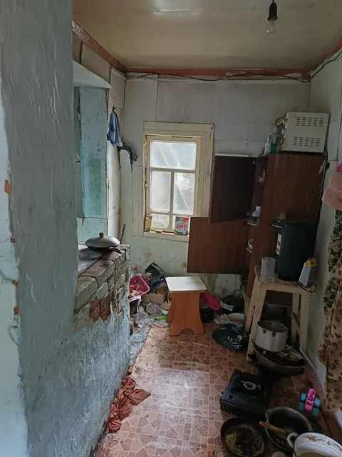 Жилой дом, назначение: жилой дом, 1 этаж (в т.ч. подземных 0), площадь 61,8 кв.м., к/н 75:27:140252:26, по адресу: Забайкальский край, р-н. Тунгокоченский, пгт. Вершино-Дарасунский, ул. Пролетарская, д. 33. Земельный участок, на котором расположен жилой дом по сведениям, предоставленным от Администрации Тунгокоченского муниципального округа правовые отношения на земельный участок не оформлены.