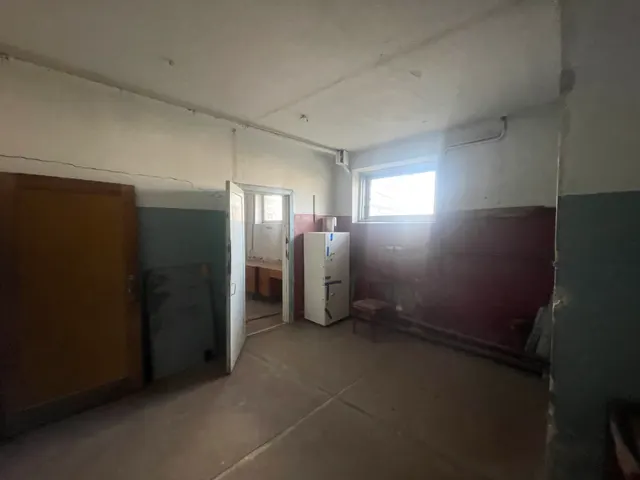 «нежилое помещение (помещение АТС) площадью 226,2 кв. м, кадастровый номер 90:12:090103:7947, расположенное по адресу: Российская Федерация, Республика Крым, Симферопольский р-н, Мирное с, Белова ул, д 26, начальной минимальной стоимостью 5 130 000 (пять миллионов сто тридцать тысяч) рублей 00 копеек (с учетом НДС)»