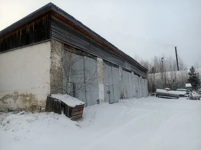 Комплекс зданий, назначение: сооружение производственное (гараж на 5 боксов 230,01 кв.м., контора площадью 85,2 кв.м., котельная площадью 51,1 кв.м., кадастровый №86:01:1001001:3645, расположенный по адресу: 628235, Ханты-Мансийский автономный округ - Югра, муниципальный район Кондинский, сельское поселение Половинка, п. Половинка, ул. Советская, сооружение 1