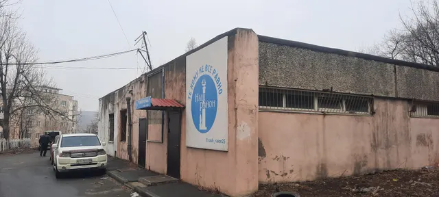 Нежилые помещения в здании (лит. А), площадью 50,0 кв. м, этаж подвальный, кадастровый номер 25:28:000000:61893, расположенные по адресу: Приморский край, г. Владивосток, ул. Сабанеева, д. 15а