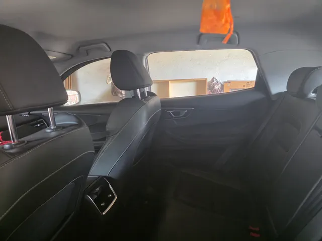 Должник Морозов Роман Владимирович. Автомобиль универсал CHERY TIGGO 4 PRO, 2024 г.в., г/н С080ВХ180, серого цвета, VIN: LVVDB21B4RD122296, номер кузова (прицепа) LVVDB21B4RD122296, номер двигателя APRB00585, пробег: около 75 т. км., объём двигателя: 1,5 см/куб, мощность двигателя: 113 л.с., имеются повреждения (вмятина) в задней части кузова. Нач. цена: 1099997 руб. Задаток: 165 000 руб.