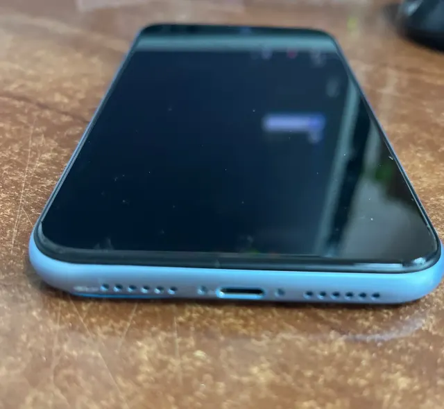 Сотовый телефон  марки Iphone XR imei 353062106783445,imei 353062106910683