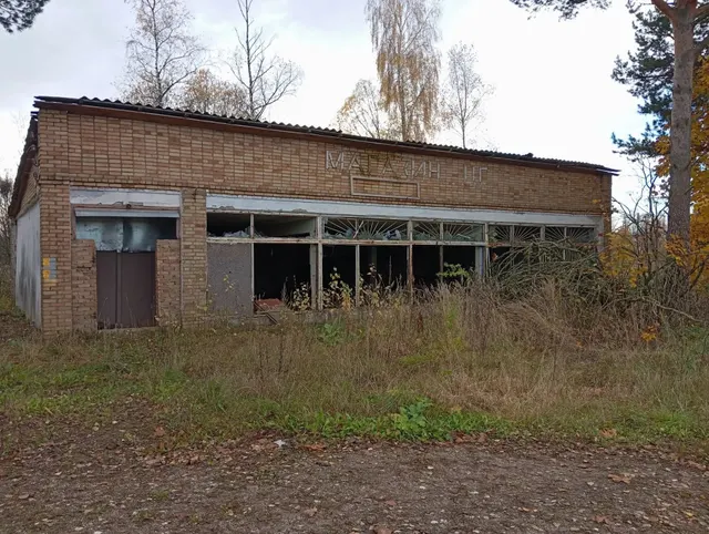 здание нежилое общей площадью 210,5 кв.метра, с кадастровым номером 53:02:0080802:220, расположенное по адресу: Российская Федерация, Новгородская область, муниципальный район Боровичский, сельское поселение Перёдское, деревня Перёдки, дом 18в, с земельным участком общей площадью 1022 кв.метра, с кадастровым номером 53:02:0080801:15, по адресу: Российская Федерация, Новгородская область, муниципальный район Боровичский, сельское поселение Перёдское, деревня Перёдки, земельный участок 18В